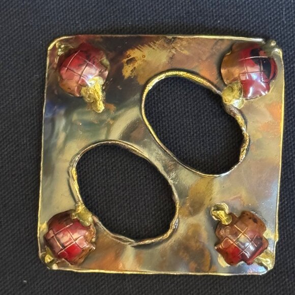 AFRICAN EXPRESS Handcrafted Brass & Red Enamel Square Buckle With Tortoise Motif - Picture 4 of 6